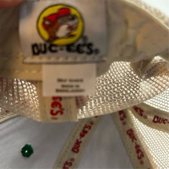 Buc-ee's Christmas Trucker Cap Red Green Mesh Adjustable Hat Unisex - Picture 8 of 8